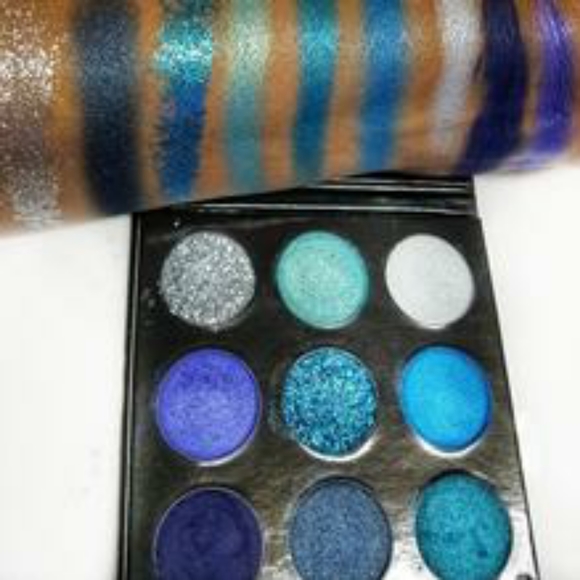 Blue Moon Eyeshadow Palette - Picture 5 of 7